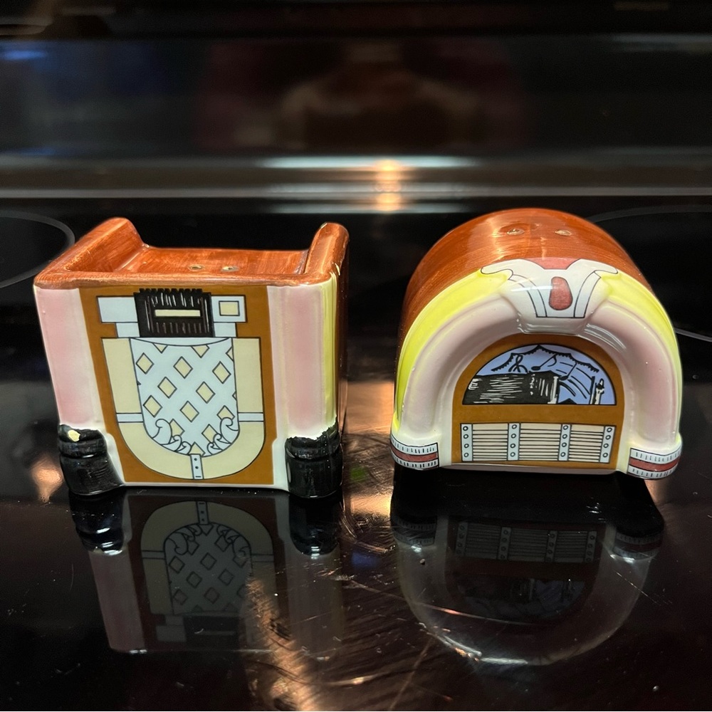 Sarsaparilla Deco Designs • Juke Box S & P Shakers - Picture 5 of 8